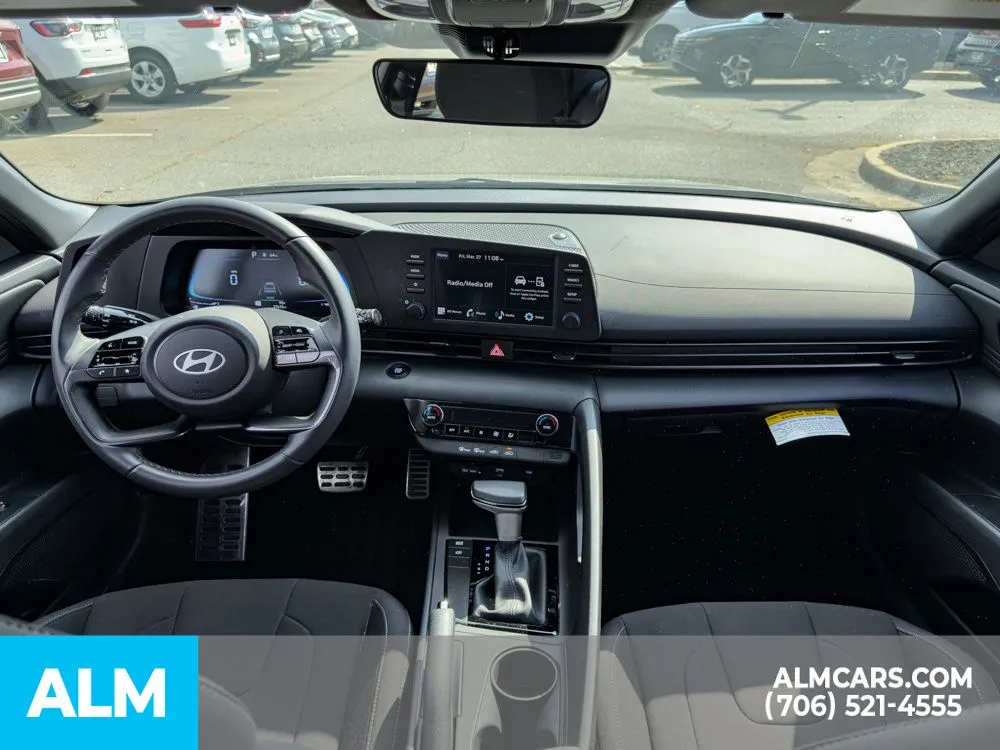 2025 Hyundai Elantra SEL - Photo 12