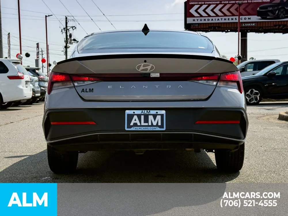 2025 Hyundai Elantra SEL - Photo 10