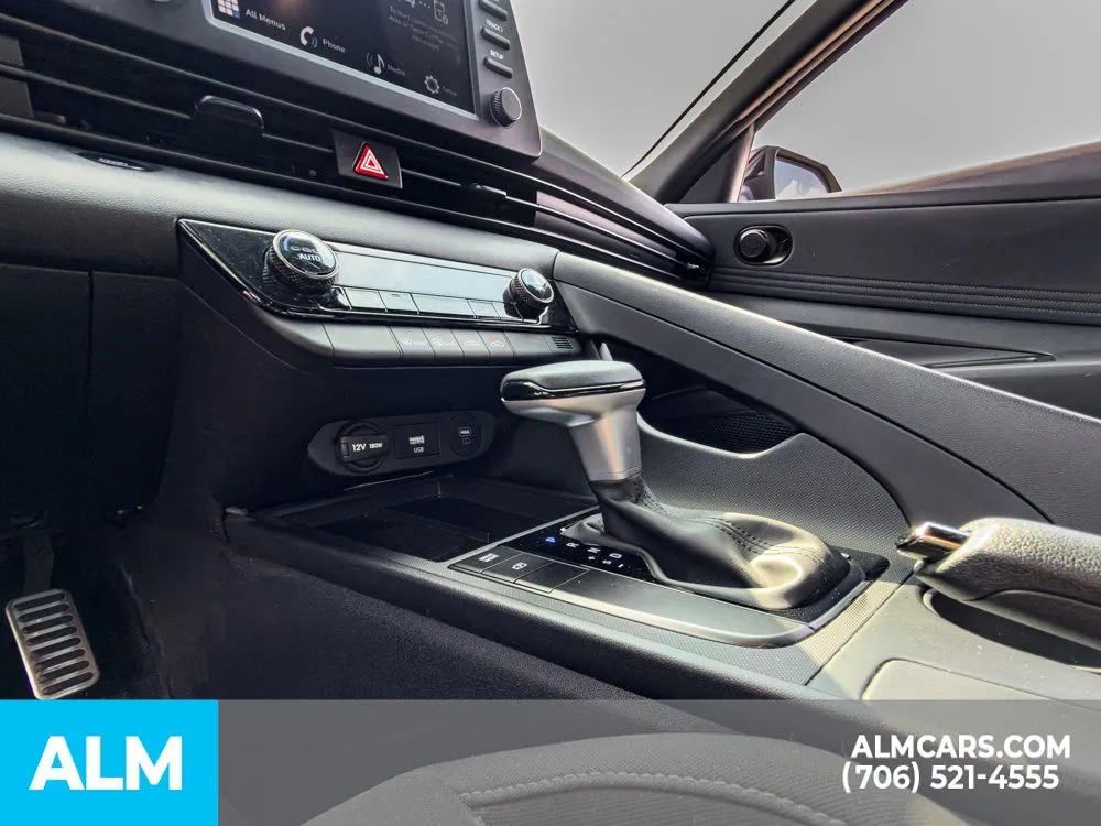 2025 Hyundai Elantra SEL - Photo 15