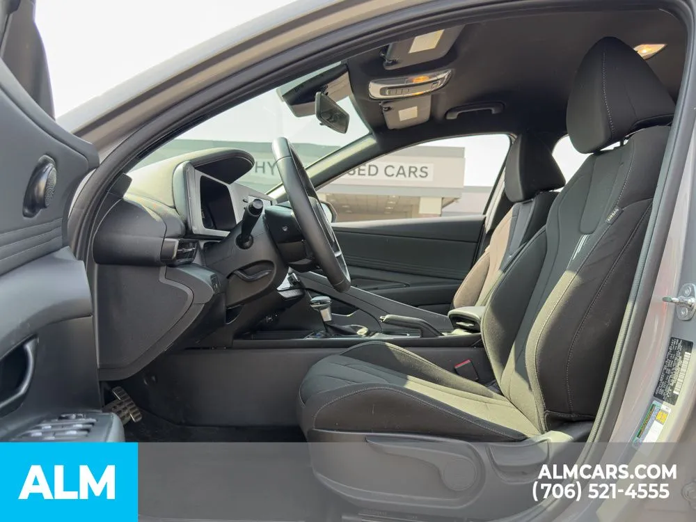 2025 Hyundai Elantra SEL - Photo 6