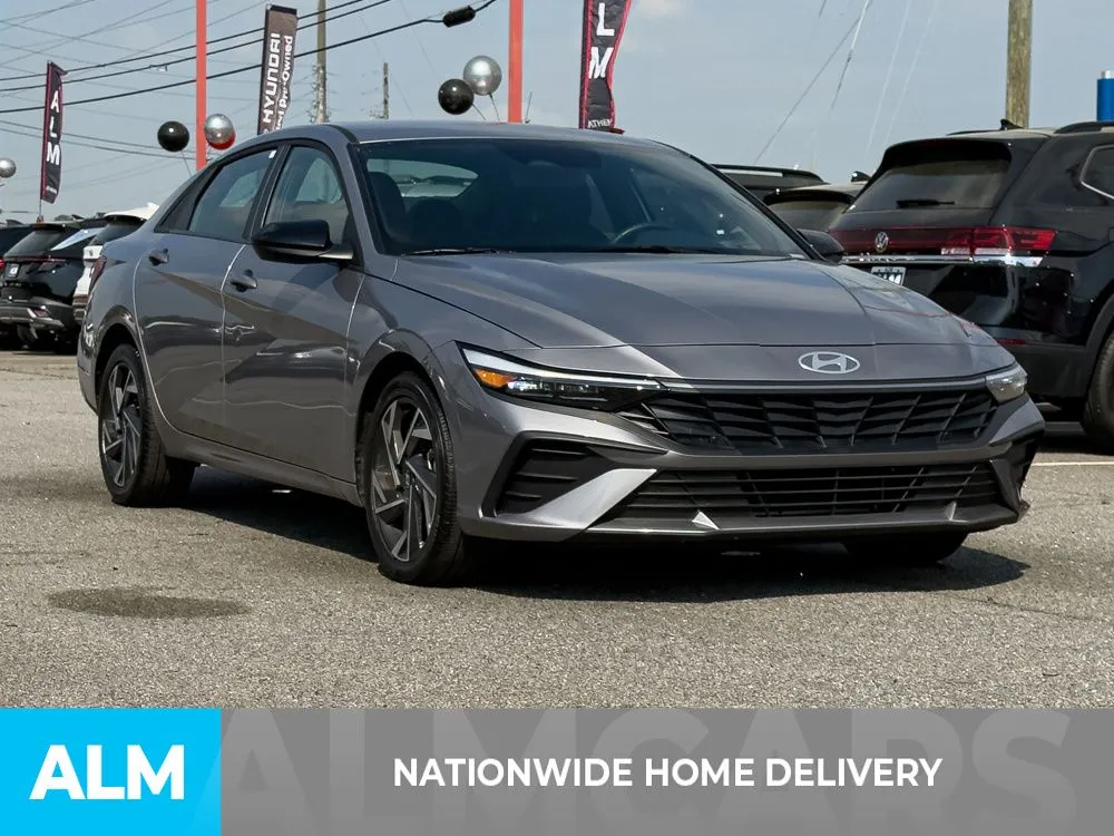 2025 Hyundai Elantra SEL - Photo 4