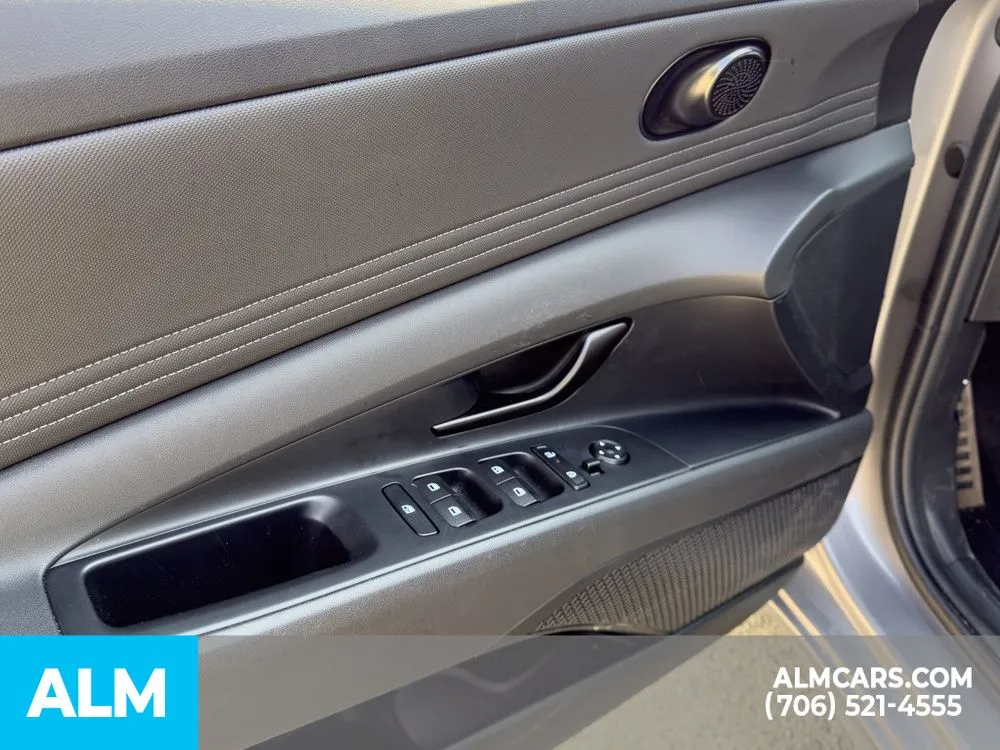 2025 Hyundai Elantra SEL - Photo 5