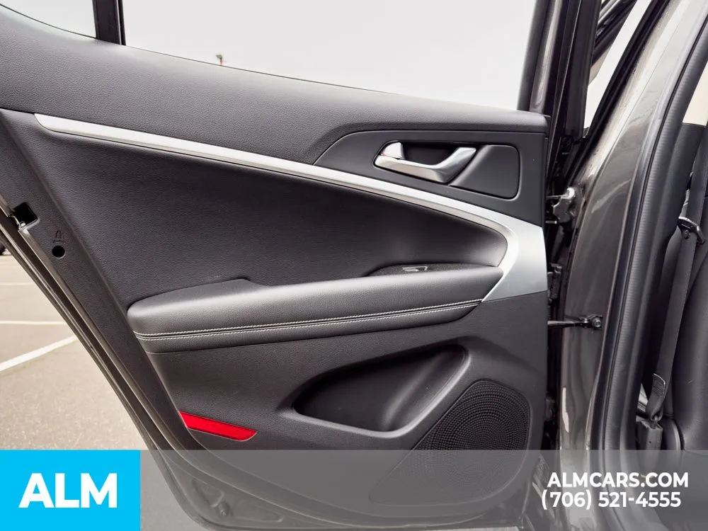 2025 GENESIS G70 Standard - Photo 11