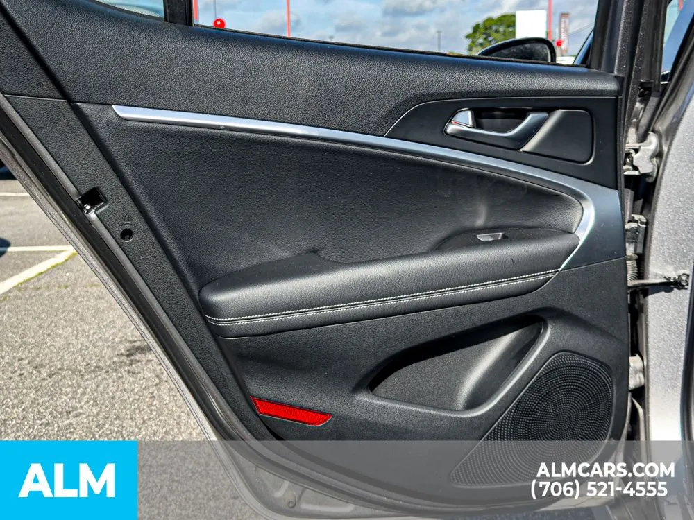 2025 GENESIS G70 Standard - Photo 11
