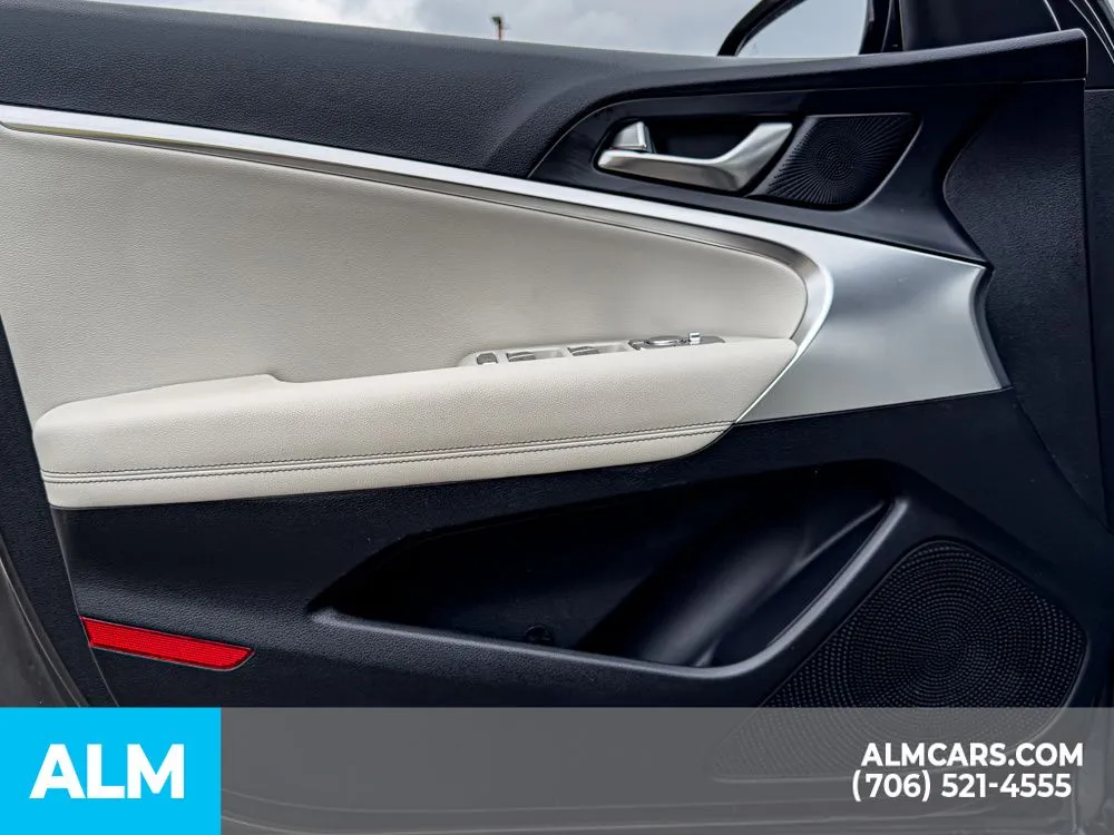 2025 GENESIS G70 Standard - Photo 15