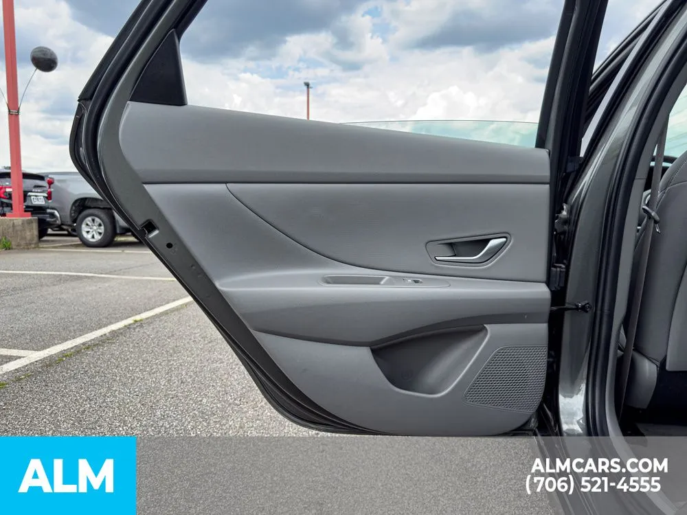 2025 Hyundai Elantra SEL - Photo 11
