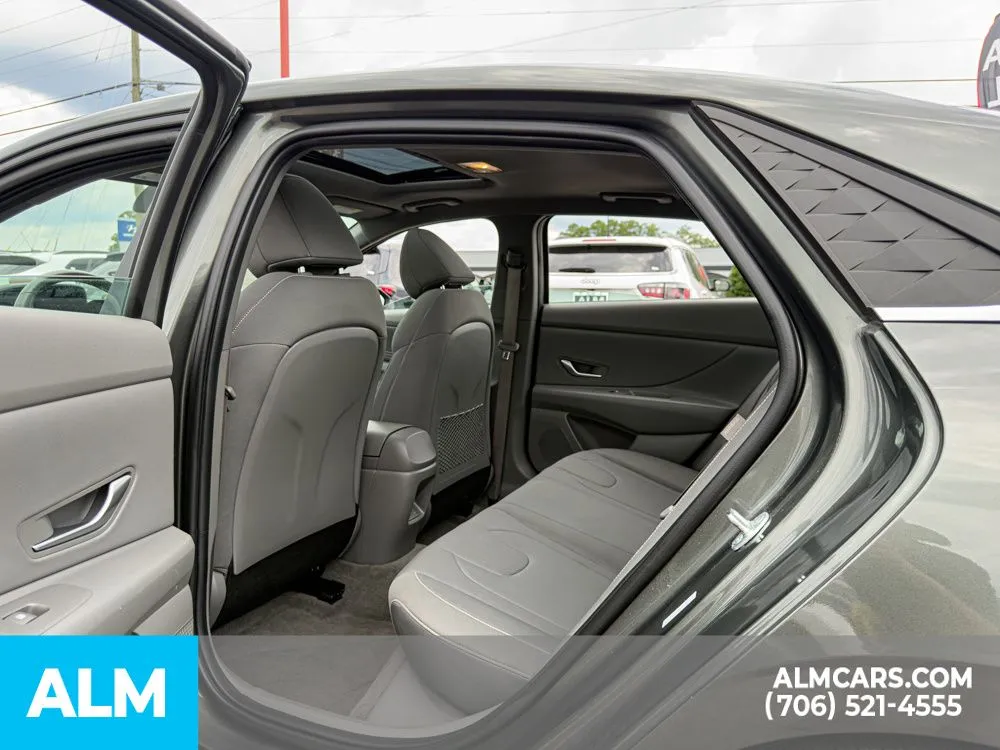 2025 Hyundai Elantra SEL - Photo 12