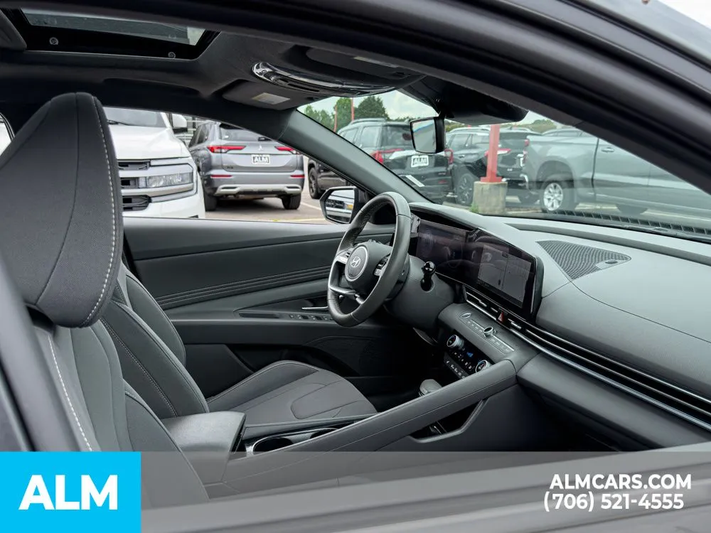 2025 Hyundai Elantra SEL - Photo 15