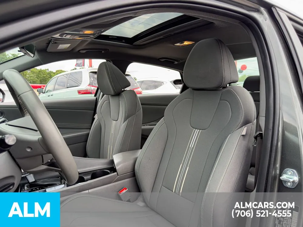 2025 Hyundai Elantra SEL - Photo 6