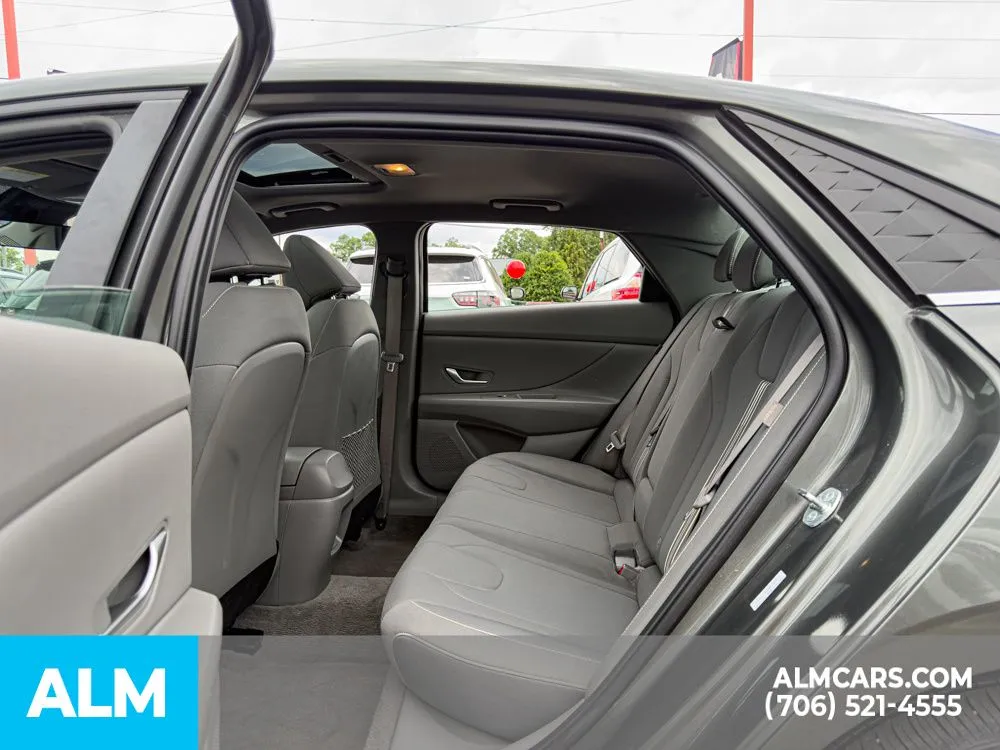 2025 Hyundai Elantra SEL - Photo 14