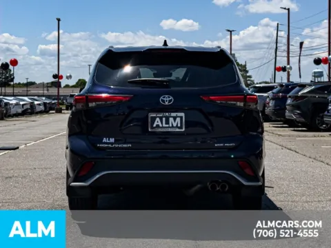 More photos of 2022 Toyota Highlander XSE at ALM Hyundai Athens, GA