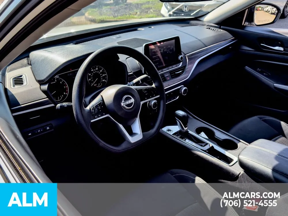 2025 Nissan Altima SV - Photo 9