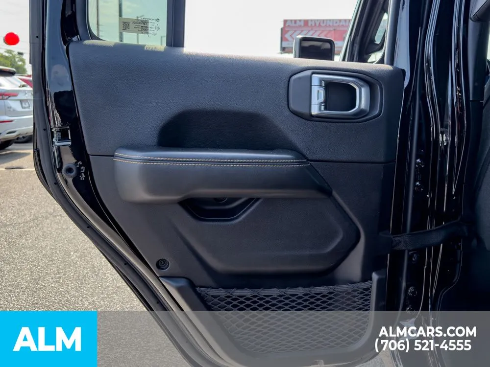 2025 Jeep Wrangler 4-Door Sahara - Photo 9