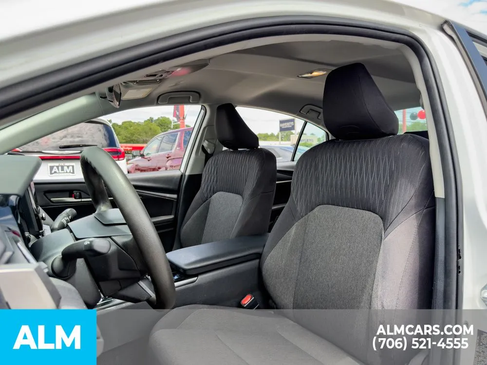 2025 Toyota Camry LE - Photo 6