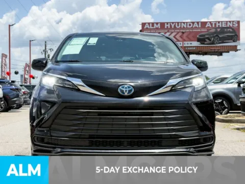 Another view of 2021 Toyota Sienna LE for sale in Athens, GA at ALM Hyundai Athens