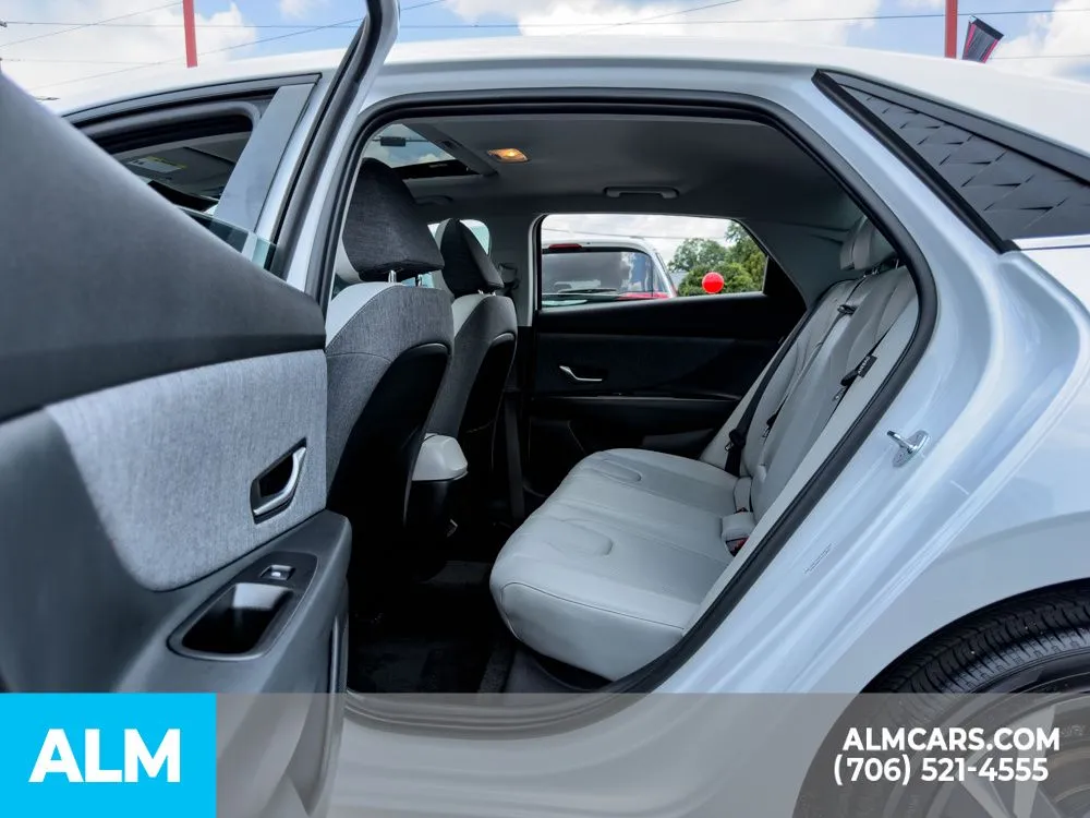 2026 Hyundai Elantra Limited - Photo 9