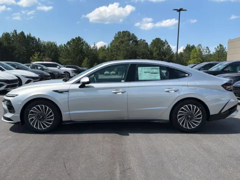 Photos of 2026 Hyundai Sonata Hybrid Limited for sale in Athens, GA at ALM Hyundai Athens