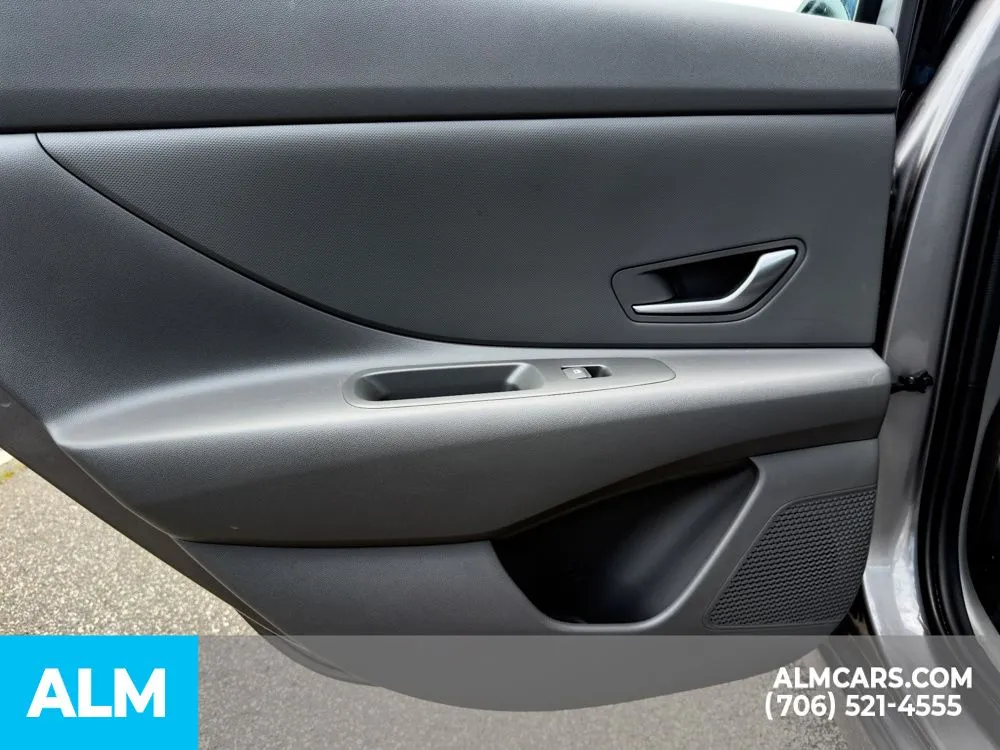 2024 Hyundai Elantra SEL - Photo 12