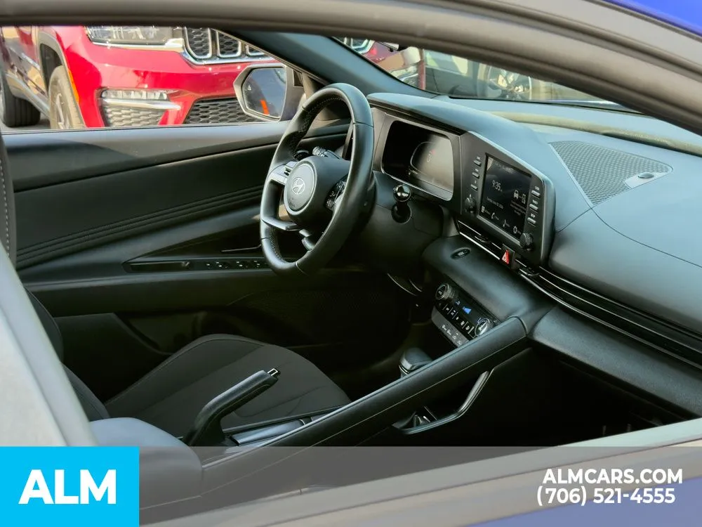 2025 Hyundai Elantra SEL - Photo 11
