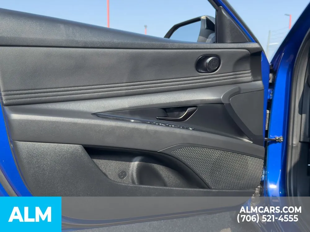 2025 Hyundai Elantra SEL - Photo 6