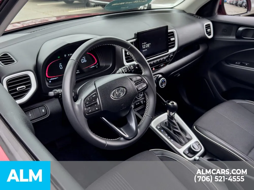 2025 Hyundai Venue Limited - Photo 9
