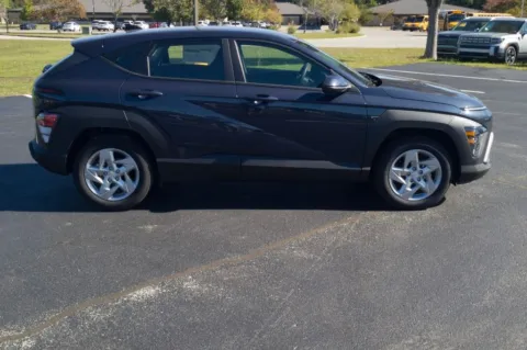 More photos of 2027 Hyundai Kona SE at ALM Hyundai Athens, GA