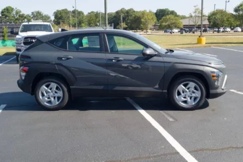 More photos of 2027 Hyundai Kona SE at ALM Hyundai Athens, GA