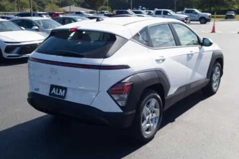 More photos of 2027 Hyundai Kona SE at ALM Hyundai Athens, GA