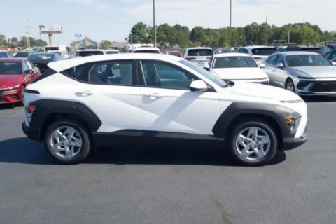 More photos of 2027 Hyundai Kona SE at ALM Hyundai Athens, GA