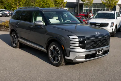 Photos of 2027 Hyundai Palisade Hybrid Limited for sale in Athens, GA at ALM Hyundai Athens