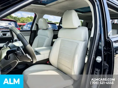 More photos of 2025 Hyundai Santa Fe Calligraphy at ALM Hyundai Athens, GA