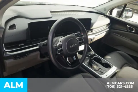 More photos of 2025 Kia Carnival LXS at ALM Hyundai Athens, GA
