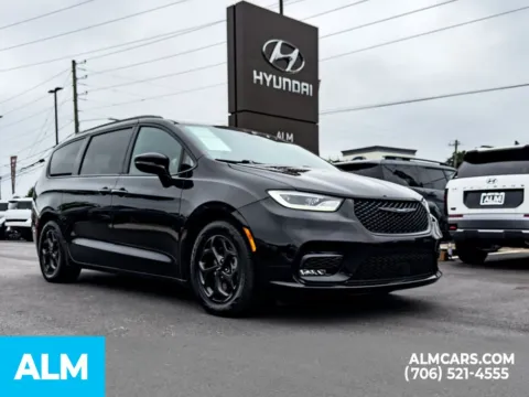 More photos of 2021 Chrysler Pacifica Hybrid Limited at ALM Hyundai Athens, GA