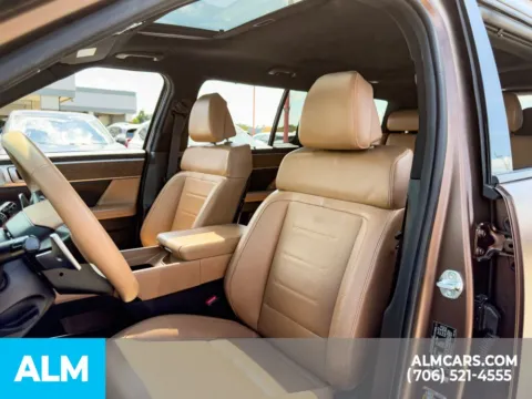 More photos of 2024 Hyundai Santa Fe Limited at ALM Hyundai Athens, GA