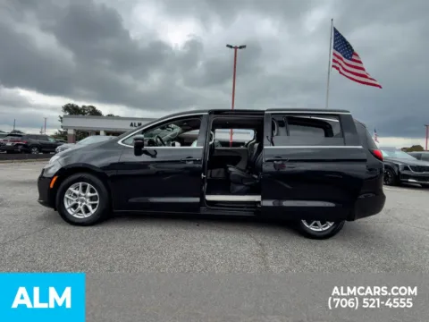 More photos of 2023 Chrysler Pacifica Touring L at ALM Hyundai Athens, GA