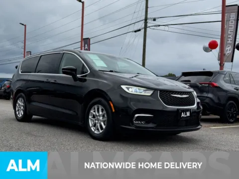 More photos of 2023 Chrysler Pacifica Touring L at ALM Hyundai Athens, GA