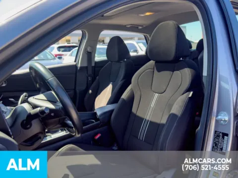 More photos of 2025 Hyundai Elantra SEL Convenience at ALM Hyundai Athens, GA