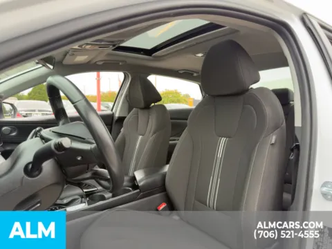 More photos of 2025 Hyundai Elantra SEL Convenience at ALM Hyundai Athens, GA
