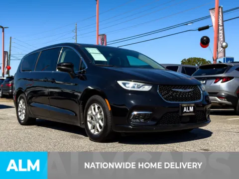 More photos of 2023 Chrysler Pacifica Touring L at ALM Hyundai Athens, GA