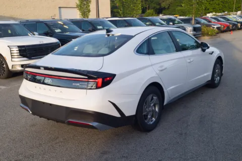 More photos of 2027 Hyundai Sonata SE at ALM Hyundai Athens, GA