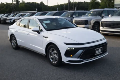 Another view of 2027 Hyundai Sonata SE for sale in Athens, GA at ALM Hyundai Athens