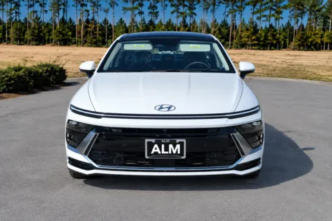 Photos of 2027 Hyundai Sonata Hybrid Limited for sale in Athens, GA at ALM Hyundai Athens