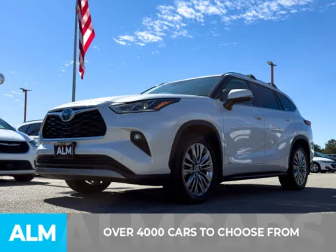 Photos of 2024 Toyota Highlander Hybrid Platinum for sale in Athens, GA at ALM Hyundai Athens