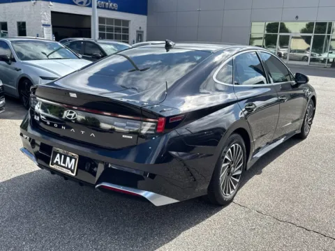 More photos of 2025 Hyundai Sonata Hybrid SEL at ALM Hyundai Athens, GA