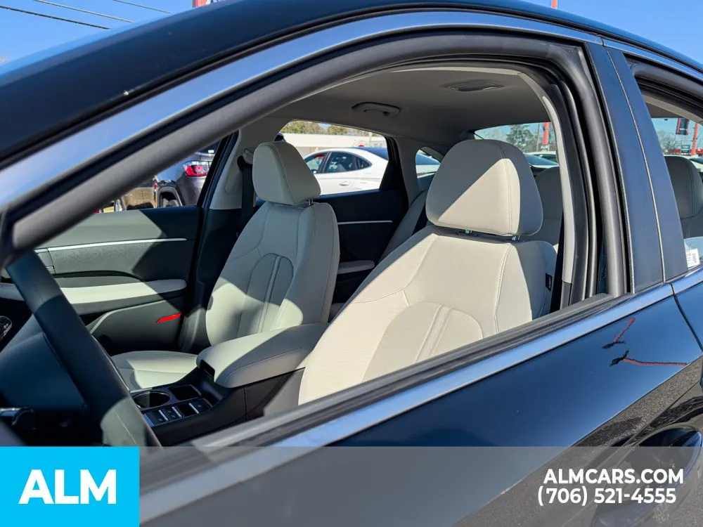 2025 Hyundai Sonata SE - Photo 9