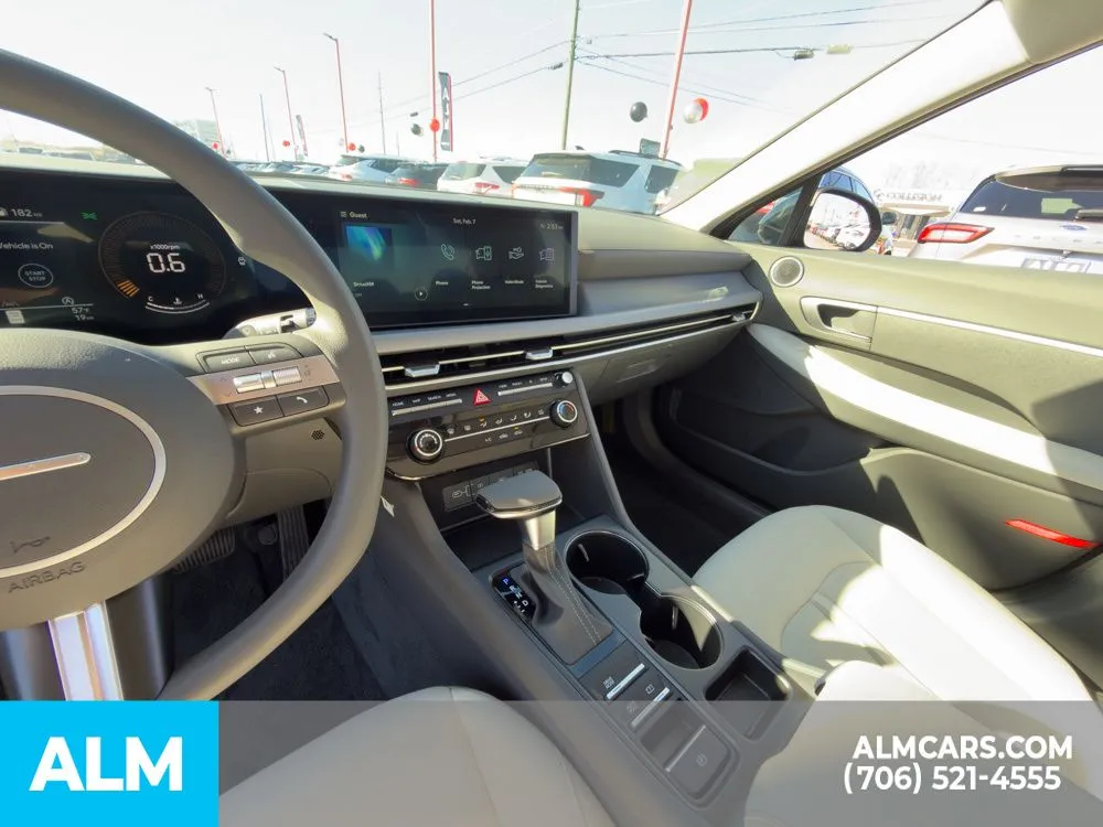 2025 Hyundai Sonata SE - Photo 26