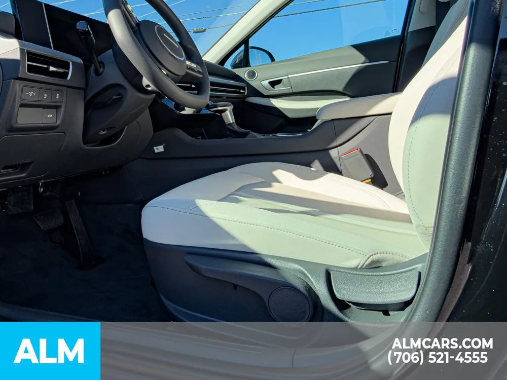 2025 Hyundai Sonata SE - Photo 14
