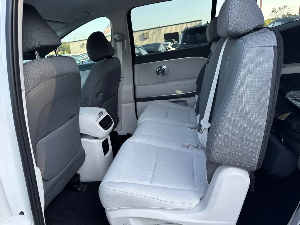 2026 Hyundai IONIQ 9 SE - Photo 12