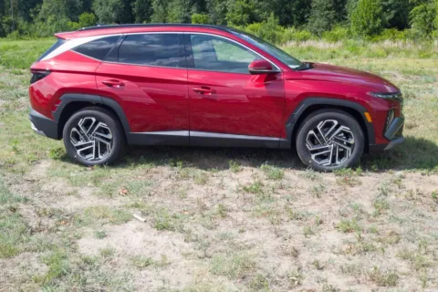 More photos of 2025 Hyundai Tucson Limited at ALM Hyundai Athens, GA