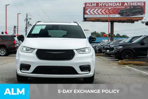 More photos of 2024 Chrysler Pacifica Limited at ALM Hyundai Athens, GA
